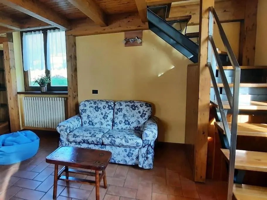 Cascina Ca' Scarlatta - Your Mountain Holiday Introbio 0*,  Italia