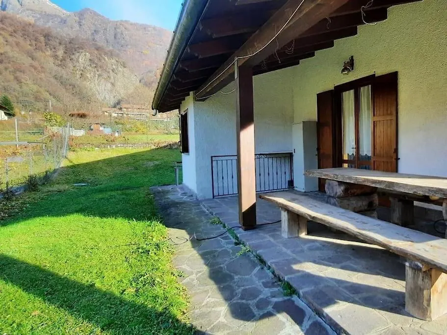 Dom wakacyjny Cascina Ca' Scarlatta - Your Mountain Holiday Introbio